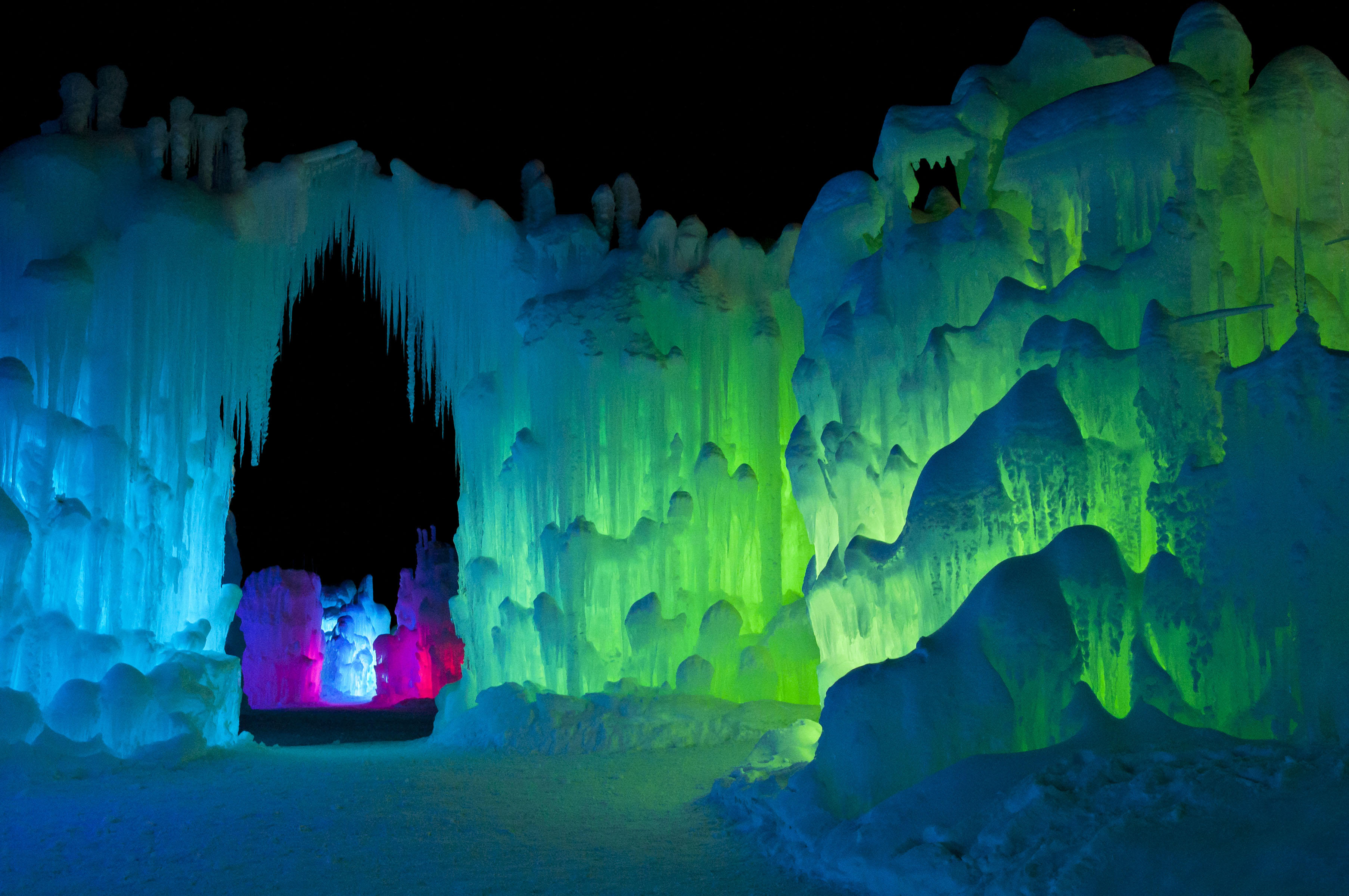 Giant Ice Castles to Debut in Canada, Return to MN, NH and UT